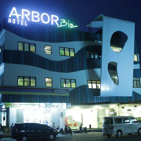 Arbor Biz Hotel Makassar Exterior foto