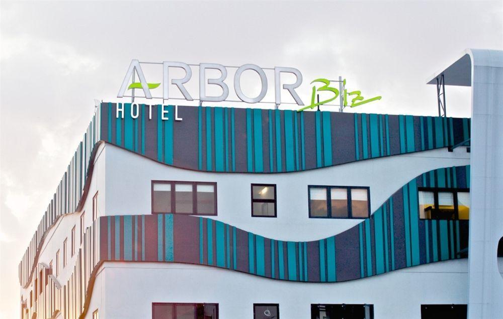 Arbor Biz Hotel Makassar Exterior foto