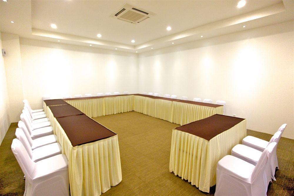 Arbor Biz Hotel Makassar Exterior foto