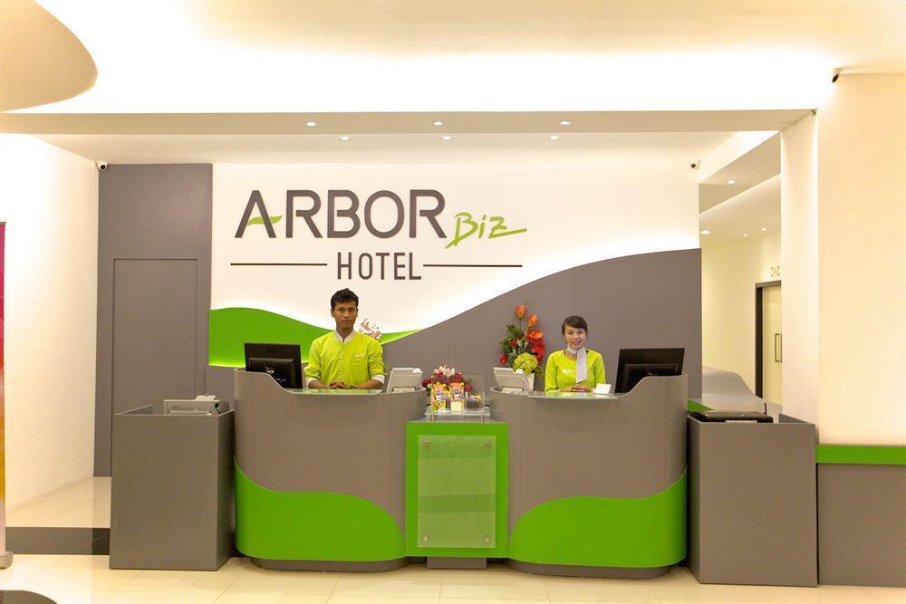 Arbor Biz Hotel Makassar Exterior foto