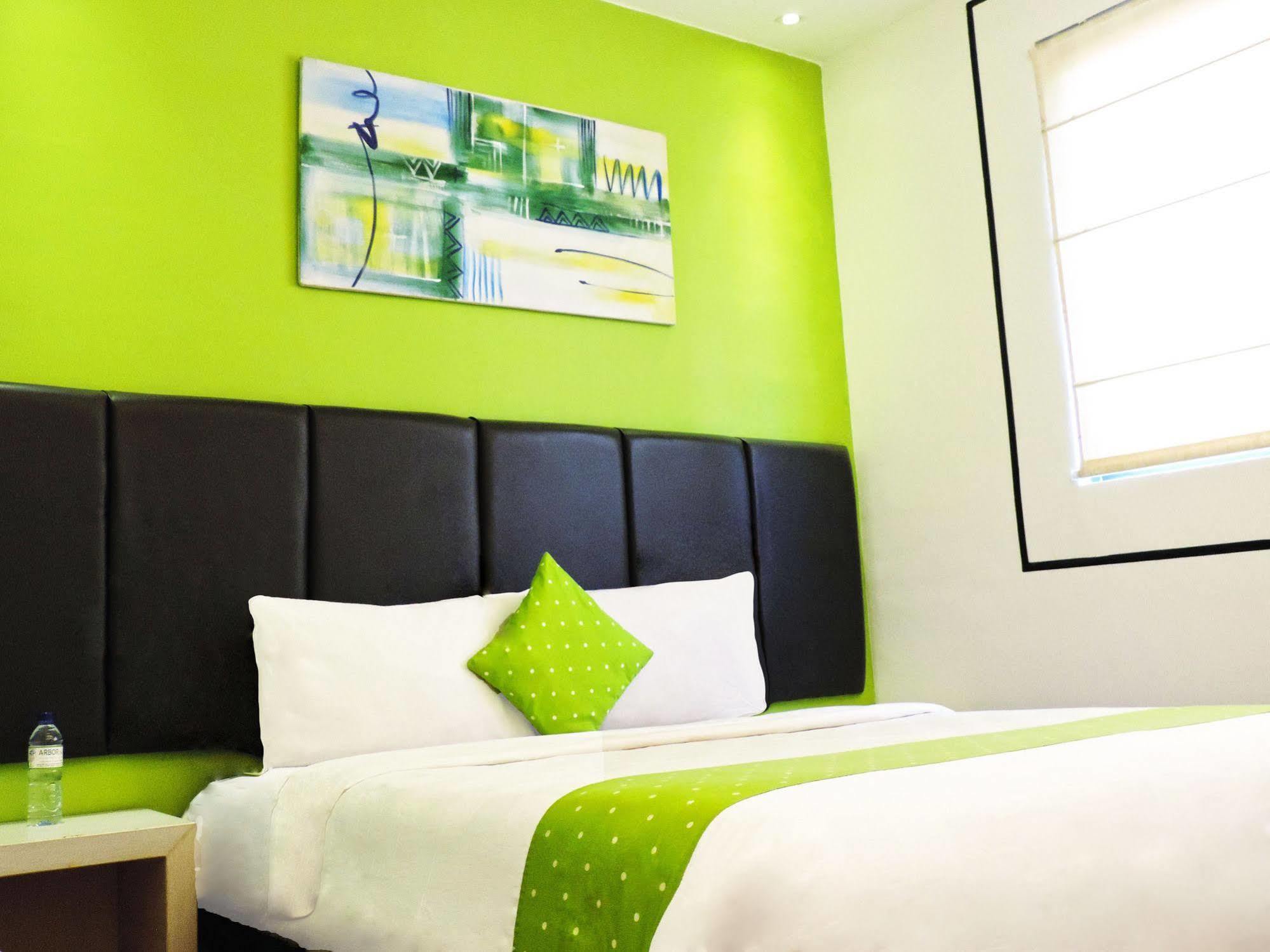 Arbor Biz Hotel Makassar Exterior foto