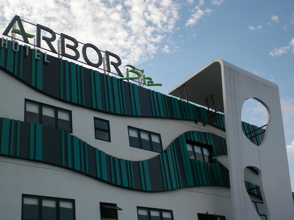 Arbor Biz Hotel Makassar Exterior foto