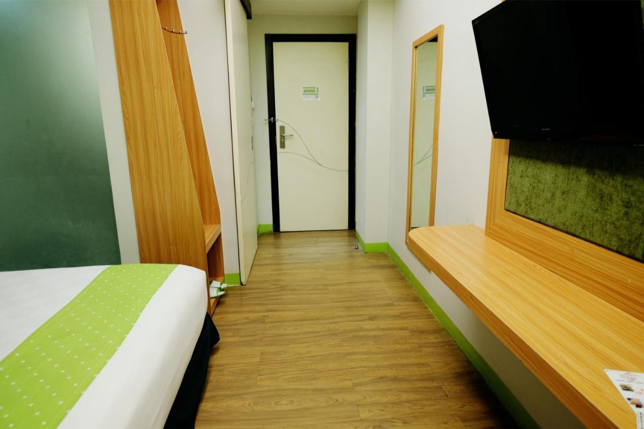 Arbor Biz Hotel Makassar Exterior foto