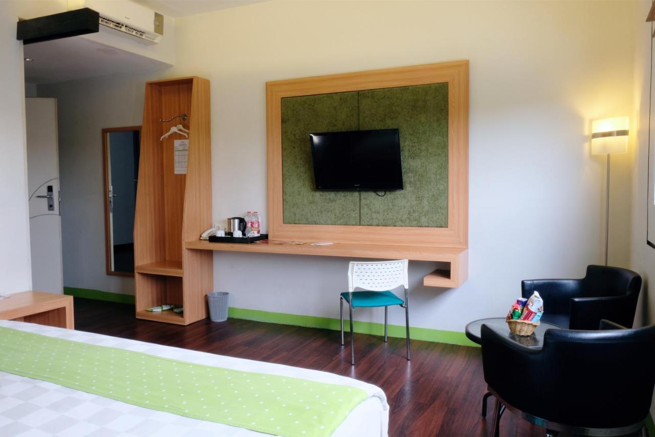 Arbor Biz Hotel Makassar Exterior foto